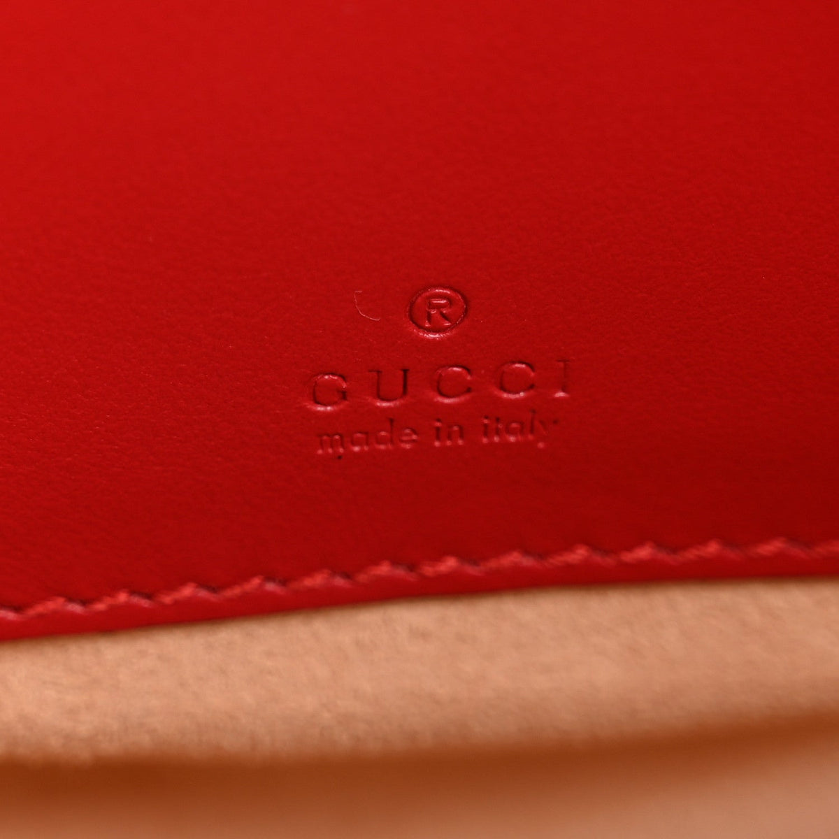 Calfskin Matelasse GG Marmont Round Wrist Wallet Hibiscus Red