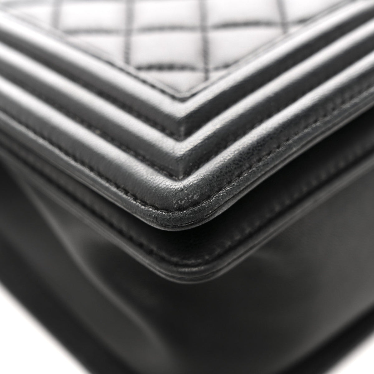 Lambskin Quilted Medium Boy Flap Black