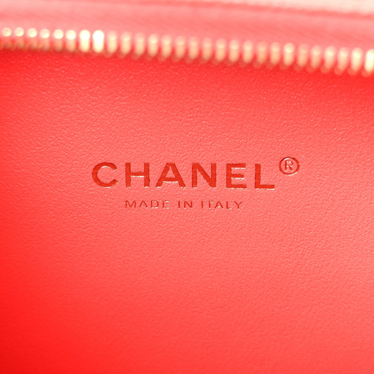 Caviar Quilted Small CC Filigree Vanity Case Red